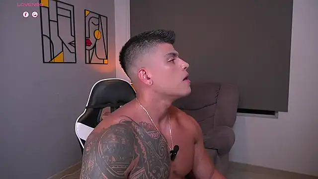 Snapshot of tyler_muscle1 chatting on 04/07/26, 02:01 tyler muscle1 online show from 04/07/26, 02:01