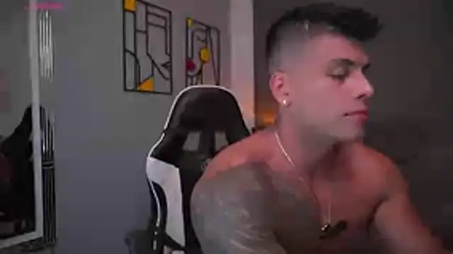 Snapshot of tyler_muscle1 chatting on 04/15/26, 04:08 tyler muscle1 online show from 04/15/26, 04:08