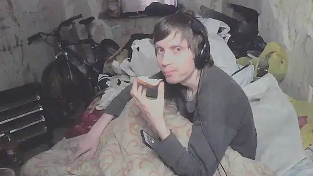 Snapshot of makarov1993 chatting on 05/18/26, 06:36 makarov1993 online show from 05/18/26, 06:36