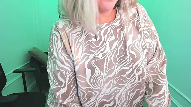 Snapshot of NinaStarle chatting on 09/12/25, 04:23 NinaStarle online show from 09/12/25, 04:23