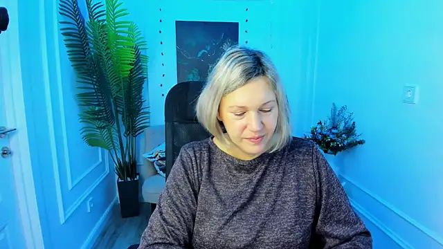 Snapshot of NinaStarle chatting on 10/15/25, 04:34 NinaStarle online show from 10/15/25, 04:34