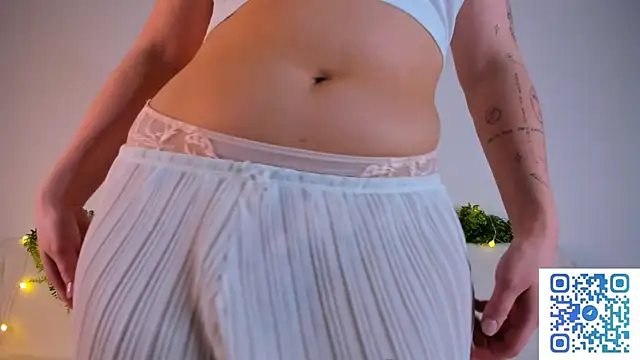 girlllsooft online show from 10/22/25, 01:55