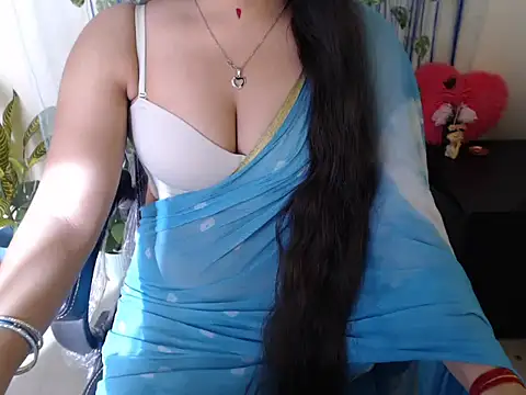 Snapshot of anika_bold chatting on 10/13/25, 03:28 anika bold online show from 10/13/25, 03:28