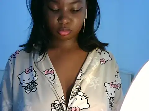 zoe215 online show from 06/12/26, 11:53