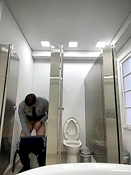 Manu0586 online show from 12/18/25, 11:27