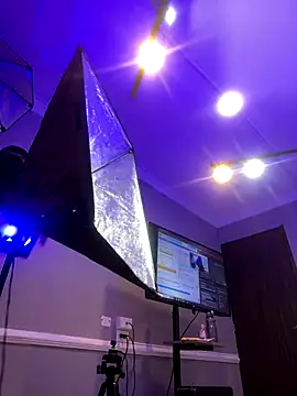 Snapshot of CharlesBrown_ chatting on 12/16/25, 11:37 CharlesBrown online show from 12/16/25, 11:37