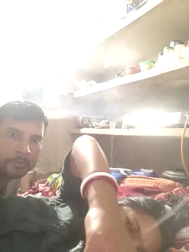 Snapshot of couple_71 chatting on 02/19/26, 06:37 couple 71 online show from 02/19/26, 06:37