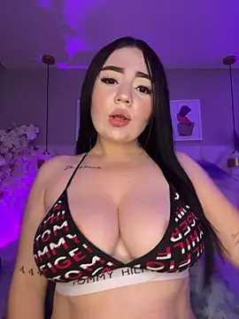 Snapshot of Valeria_carter chatting on 11/19/25, 08:20 Valeria carter online show from 11/19/25, 08:20