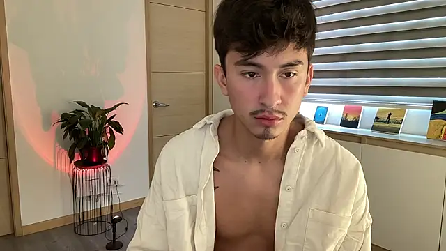 sweettaaron01 online show from 10/15/25, 05:35