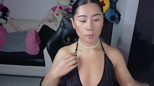 evelyn ch  online show from 10/10/25, 10:47