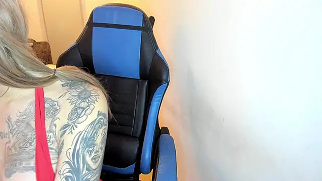 Snapshot of Scarbadgirl_ chatting on 02/15/26, 03:36 Scarbadgirl online show from 02/15/26, 03:36