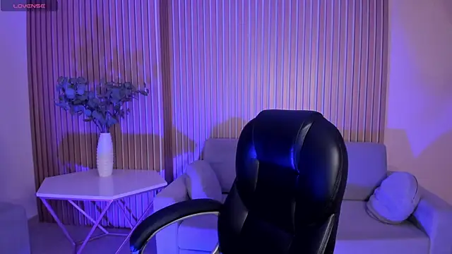 Snapshot of SarahYates chatting on 07/02/26, 03:34 SarahYates online show from 07/02/26, 03:34