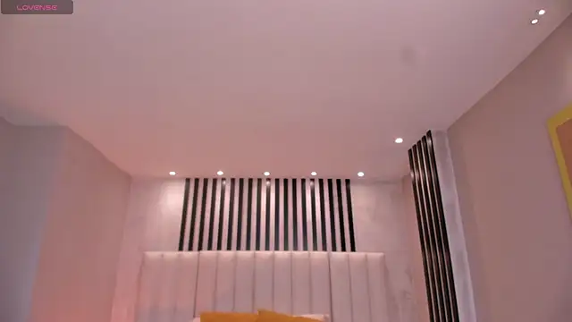 IsabellaMoreau online show from 10/18/25, 09:04