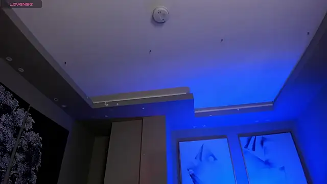 IsabellaMoreau online show from 11/17/25, 07:41