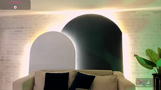 IsabellaMoreau online show from 12/13/25, 07:53