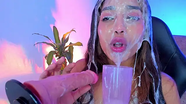 Snapshot of giselle_upp chatting on 03/08/26, 03:21 giselle upp online show from 03/08/26, 03:21