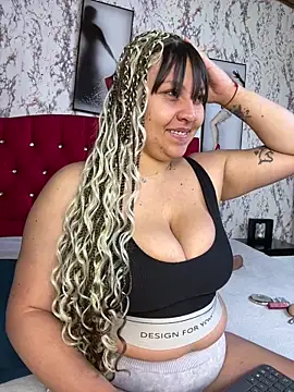 Larissa Antonella online show from 04/24/26, 03:53