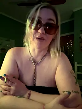 Snapshot of Granlady7 chatting on 12/16/25, 04:39 Granlady7 online show from 12/16/25, 04:39