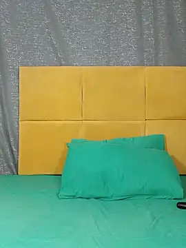 HugeTitisxx online show from 06/22/26, 06:32