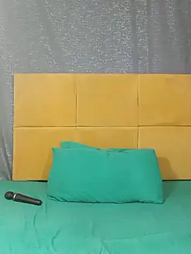 HugeTitisxx online show from 06/28/26, 07:58