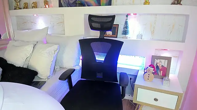 NicoleDiior online show from 11/27/25, 02:30