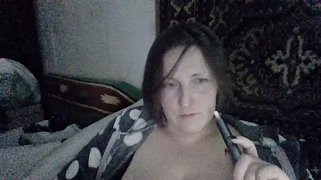 Snapshot of AllaSowinskaya chatting on 11/10/25, 01:43 AllaSowinskaya online show from 11/10/25, 01:43