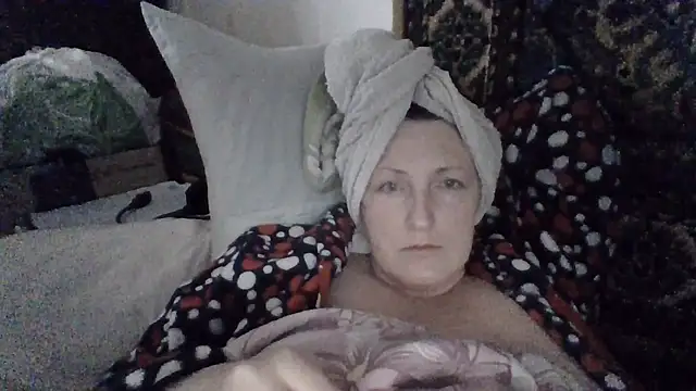 Snapshot of AllaSowinskaya chatting on 11/29/25, 08:39 AllaSowinskaya online show from 11/29/25, 08:39