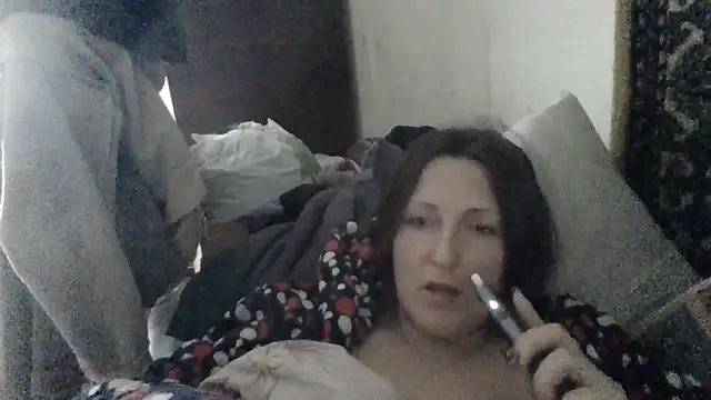 Snapshot of AllaSowinskaya chatting on 12/14/25, 08:09 AllaSowinskaya online show from 12/14/25, 08:09