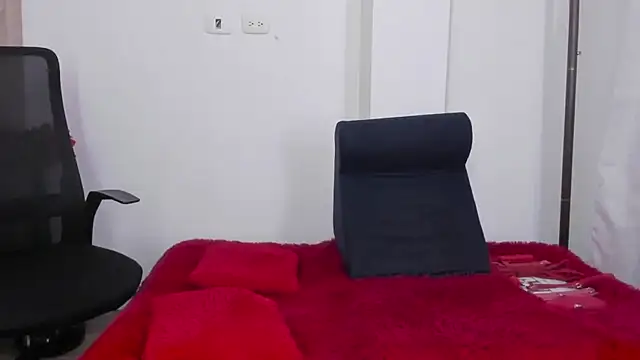 miaroberts69 online show from 05/28/26, 12:30