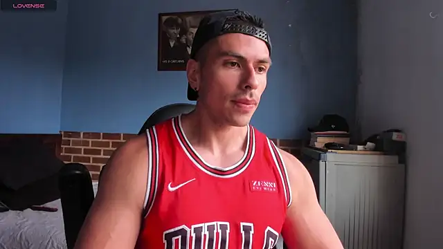 Snapshot of justinkarter chatting on 10/04/25, 02:48 justinkarter online show from 10/04/25, 02:48