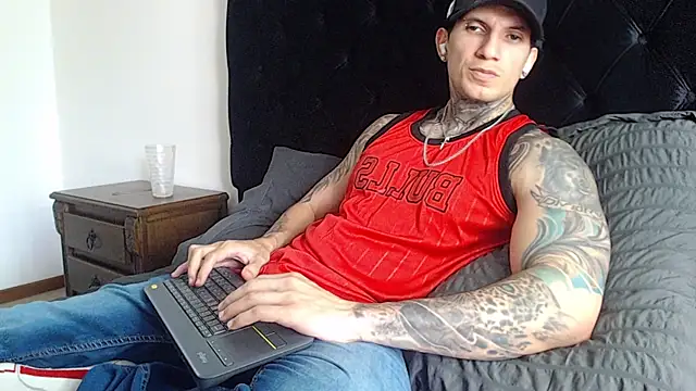 Snapshot of Shane_Clay chatting on 01/06/26, 06:44 Shane Clay online show from 01/06/26, 06:44