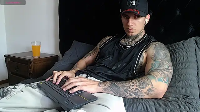 Snapshot of Shane_Clay chatting on 01/08/26, 06:43 Shane Clay online show from 01/08/26, 06:43