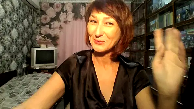 Snapshot of Pline1 chatting on 10/24/25, 08:27 Pline1 online show from 10/24/25, 08:27