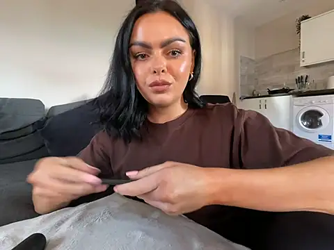 Snapshot of FrancescaXO chatting on 03/18/26, 02:09 FrancescaXO online show from 03/18/26, 02:09