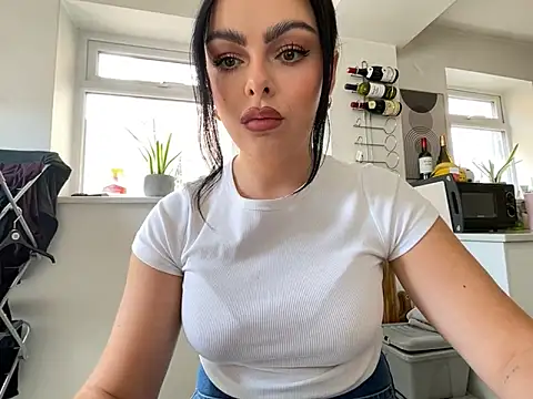 Snapshot of FrancescaXO chatting on 06/04/26, 12:55 FrancescaXO online show from 06/04/26, 12:55