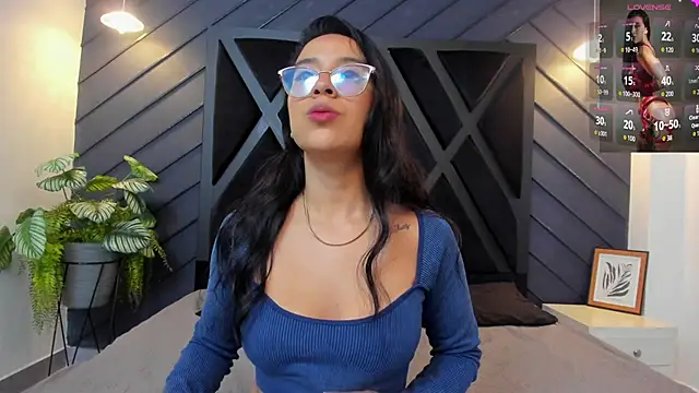 zoe martins  online show from 10/13/25, 05:35