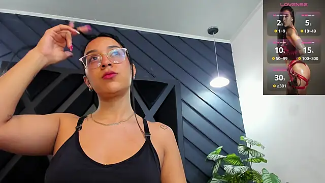 zoe martins  online show from 11/03/25, 05:25