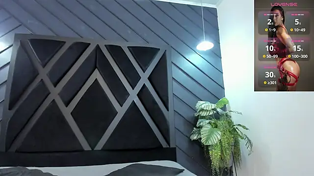 zoe martins  online show from 11/18/25, 05:28