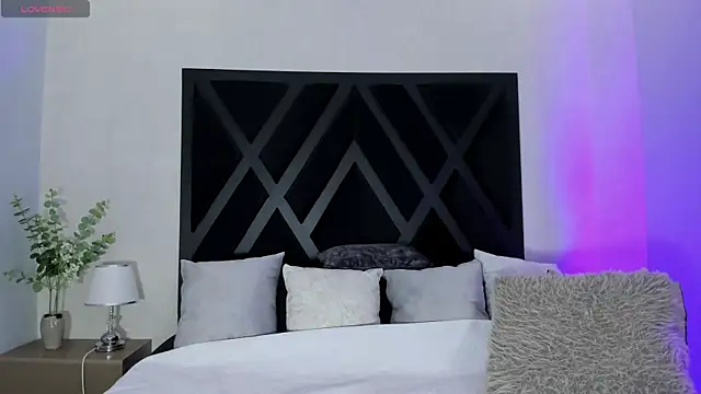 zoe martins  online show from 06/24/26, 05:45