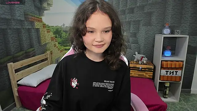 Snapshot of EmilyChaves chatting on 09/27/25, 04:56 EmilyChaves online show from 09/27/25, 04:56