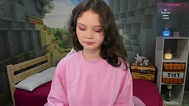 Snapshot of EmilyChaves chatting on 09/28/25, 03:39 EmilyChaves online show from 09/28/25, 03:39