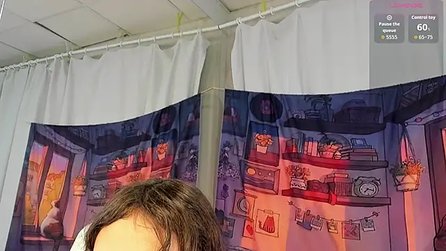 Snapshot of EmilyChaves chatting on 11/10/25, 06:29 EmilyChaves online show from 11/10/25, 06:29