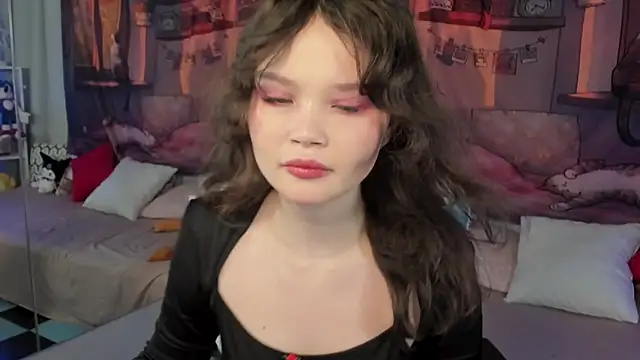 Snapshot of EmilyChaves chatting on 11/13/25, 04:50 EmilyChaves online show from 11/13/25, 04:50