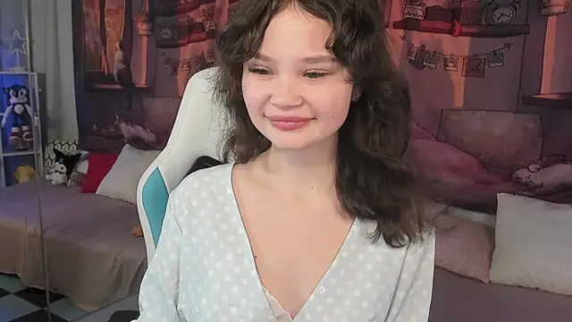 Snapshot of EmilyChaves chatting on 11/15/25, 04:47 EmilyChaves online show from 11/15/25, 04:47