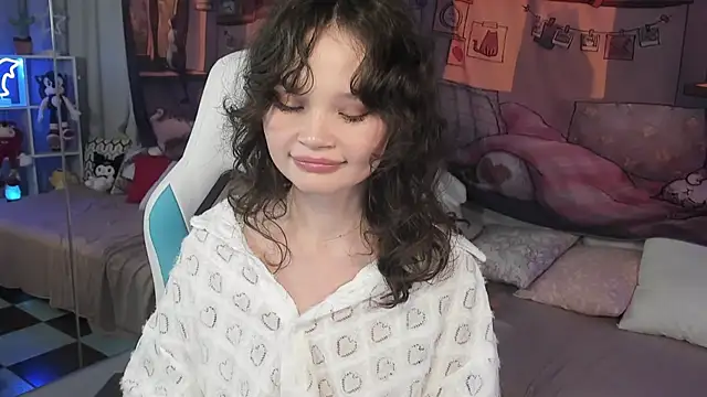 Snapshot of EmilyChaves chatting on 11/22/25, 04:50 EmilyChaves online show from 11/22/25, 04:50