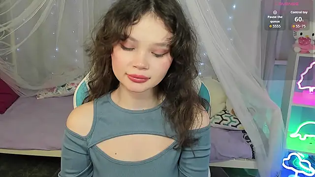 Snapshot of EmilyChaves chatting on 11/30/25, 03:05 EmilyChaves online show from 11/30/25, 03:05