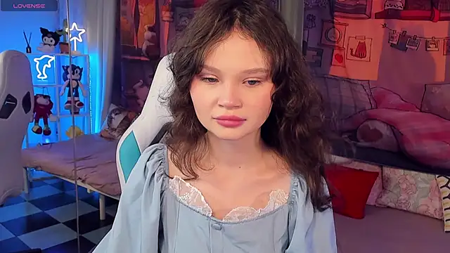 Snapshot of EmilyChaves chatting on 12/15/25, 06:17 EmilyChaves online show from 12/15/25, 06:17