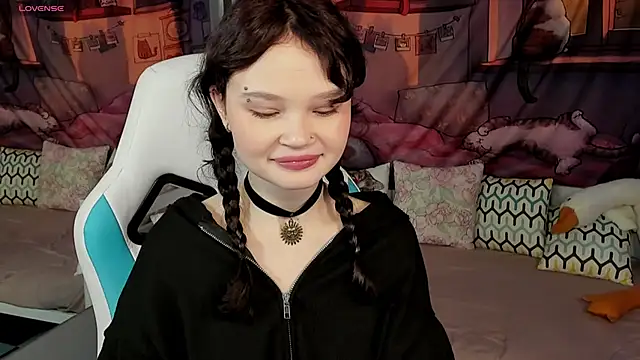 Snapshot of EmilyChaves chatting on 04/07/26, 06:03 EmilyChaves online show from 04/07/26, 06:03