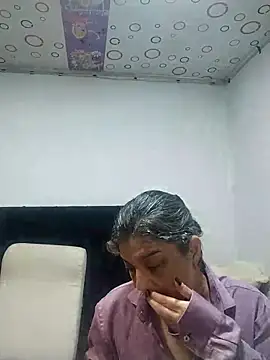 Snapshot of queemking chatting on 02/04/26, 11:05 queemking online show from 02/04/26, 11:05