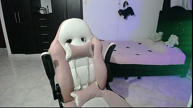 Elizabeth rose02 online show from 10/17/25, 01:42